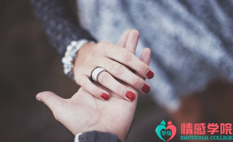 二个人分手了怎么挽回? 二个人分手了怎么挽回?