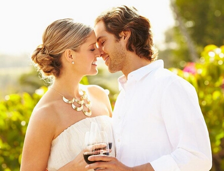 夫妻因为钱吵架闹离婚,该如何挽回婚姻?