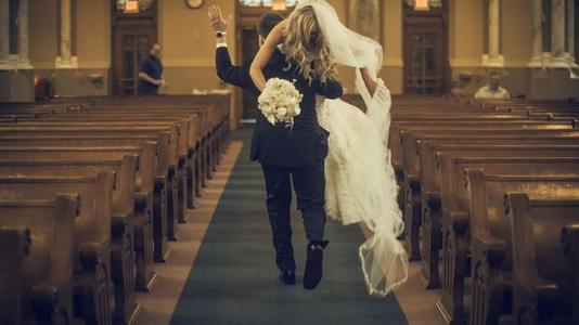 当婚姻遭遇出轨,该怎么做才能挽救婚姻?